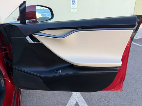 Used 2020 Tesla Model S Long Range Plus image 30