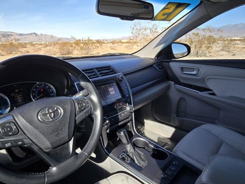 Used 2015 Toyota Camry Hybrid image 7