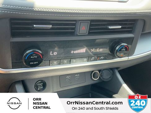 Used 2025 Nissan Rogue SV AWD/4WD image 23