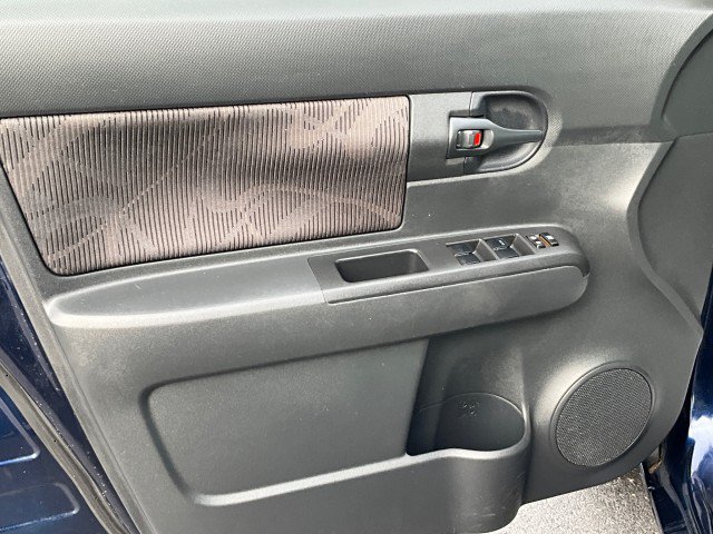 Used 2015 Scion xB FWD image 17