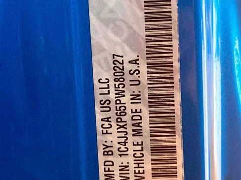 Used 2023 Jeep Wrangler Unlimited Sahara w/ Cold Weather Group image 18