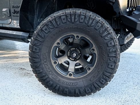 Used 2021 Jeep Gladiator Sport AWD/4WD image 13