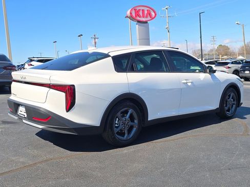 New 2026 Kia K4 LXS image 3