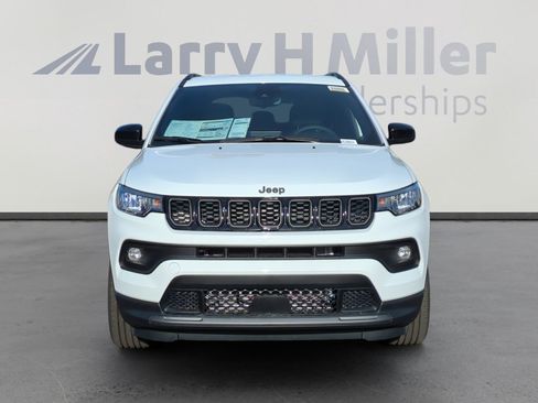 New 2026 Jeep Compass Latitude image 8