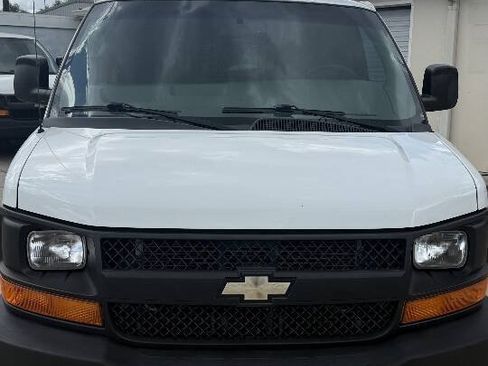 Used 2015 Chevrolet Express 2500 RWD image 14