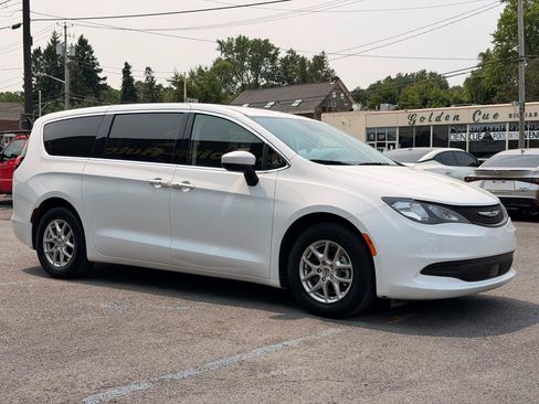 Used 2023 Chrysler Voyager LX FWD image 3