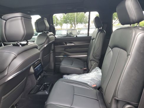 New 2026 Jeep Grand Wagoneer Summit image 9