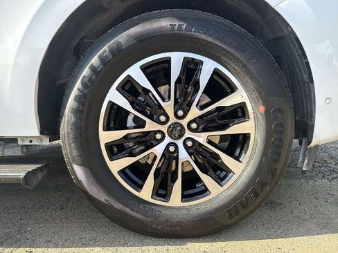 Certified 2025 Ford Expedition Platinum AWD/4WD image 10