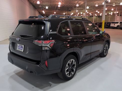 Used 2025 Subaru Forester Premium AWD/4WD image 4