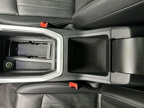 Used 2024 Audi Q8 e-tron Premium image 21