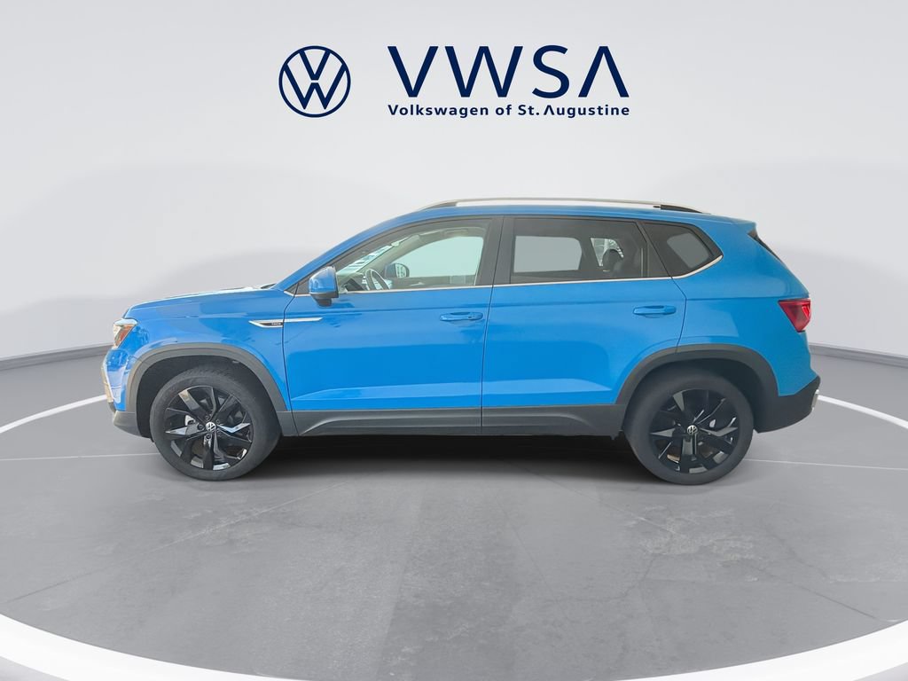 Certified 2024 Volkswagen Taos SE w/ Black Wheel Package FWD image 5
