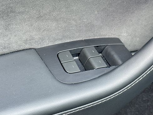 Used 2024 Tesla Model Y Performance AWD/4WD image 13