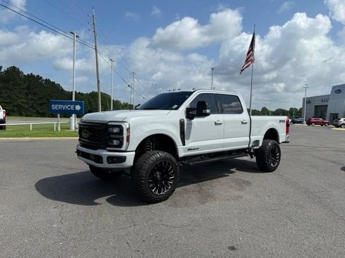 Used 2025 Ford F250 Lariat w/ Lariat Ultimate Package AWD/4WD image 3
