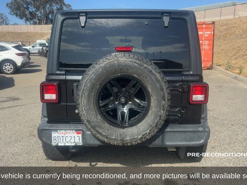 Used 2018 Jeep Wrangler Unlimited Sport S AWD/4WD image 7
