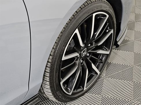 Used 2024 Honda Accord Touring image 7