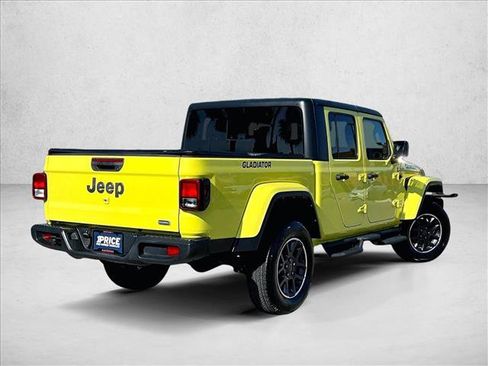 Used 2023 Jeep Gladiator Overland AWD/4WD image 2