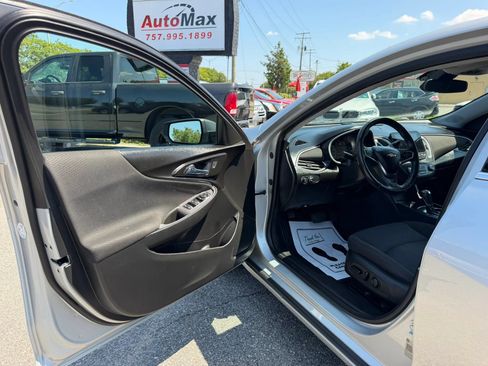 Used 2019 Chevrolet Malibu RS FWD image 9
