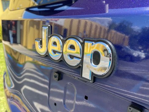 Used 2016 Jeep Renegade Latitude FWD image 11