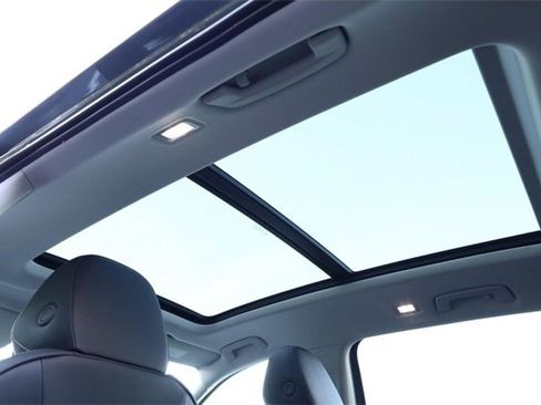 New 2025 Volkswagen Tiguan SE image 10