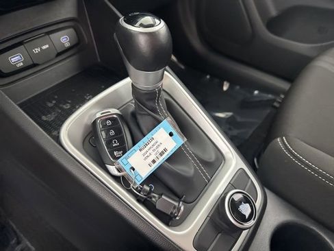 Used 2024 Hyundai Venue SEL image 32