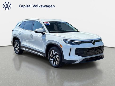 Certified 2025 Volkswagen Tiguan S FWD image 3