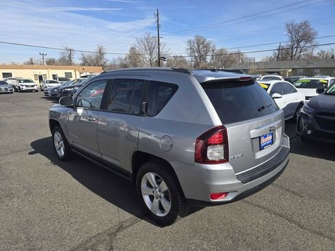 Used 2016 Jeep Compass Latitude image 10