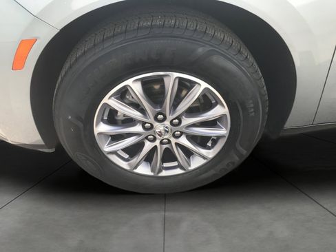 Used 2023 Buick Enclave Essence AWD/4WD image 3