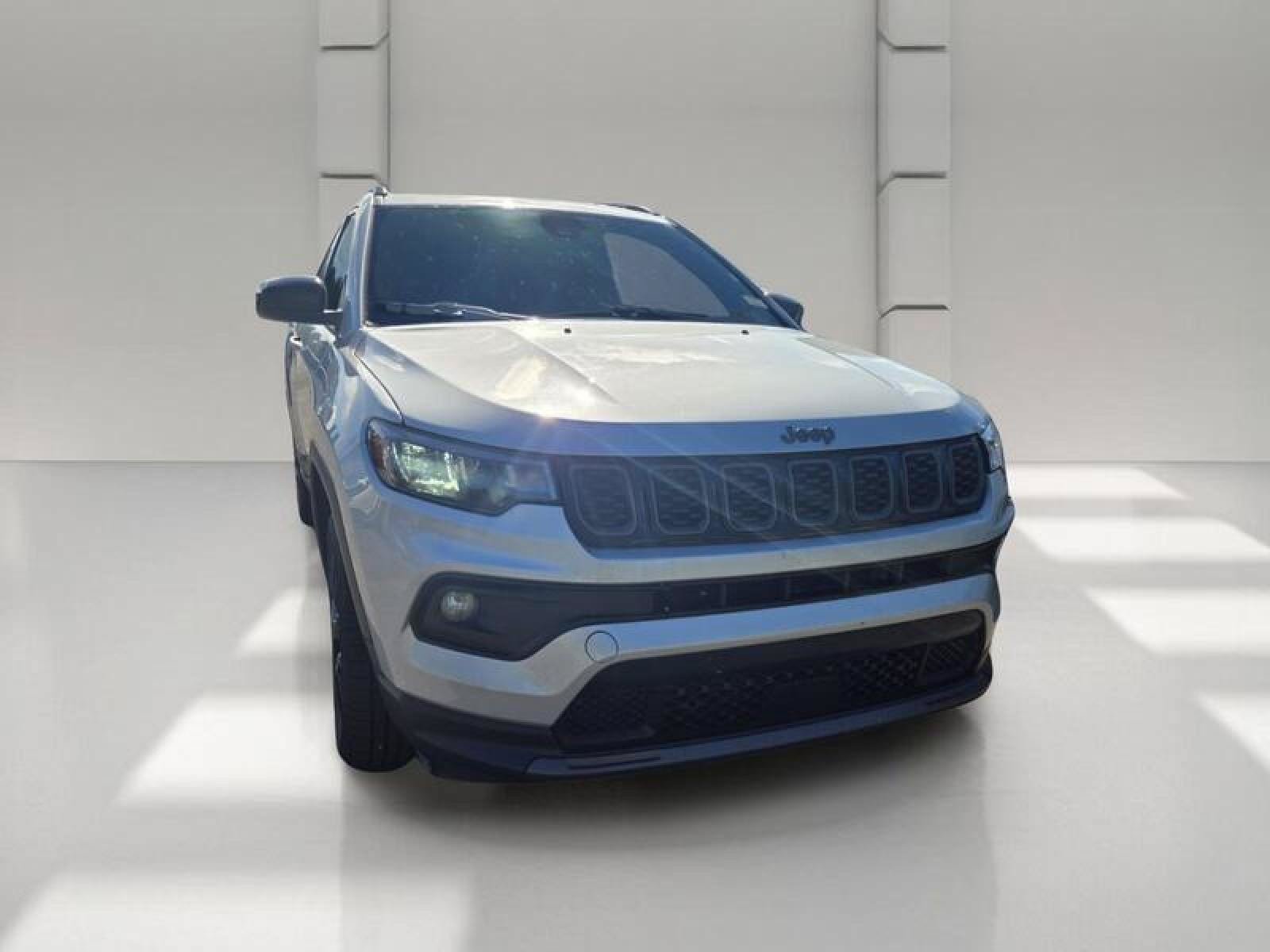 Used 2025 Jeep Compass Latitude w/ Altitude Special Edition AWD/4WD image 3