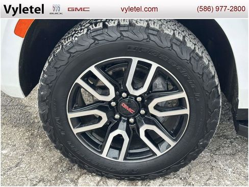 Used 2023 GMC Yukon XL AT4 image 7