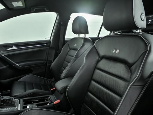 Used 2019 Volkswagen Golf 4-Door image 21