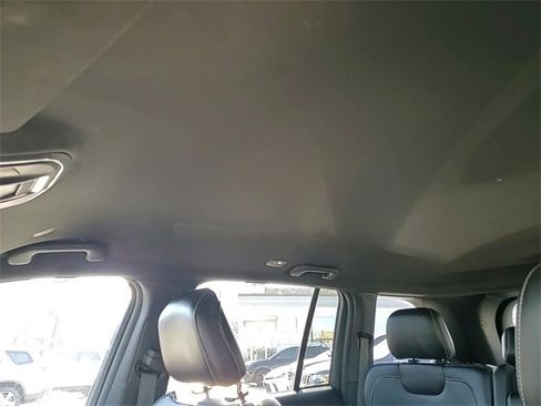 Used 2023 Jeep Grand Cherokee Altitude image 19