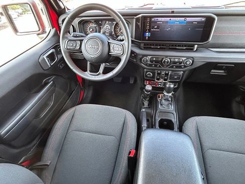 Used 2024 Jeep Wrangler Unlimited Rubicon AWD/4WD image 9
