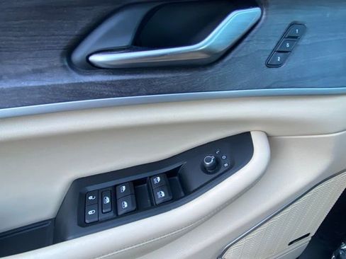 Used 2022 Jeep Grand Cherokee Limited 4xe w/ Luxury Tech Group II image 19