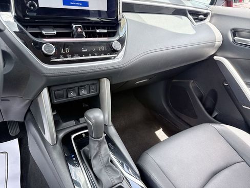 Used 2024 Toyota Corolla Cross XLE FWD image 19