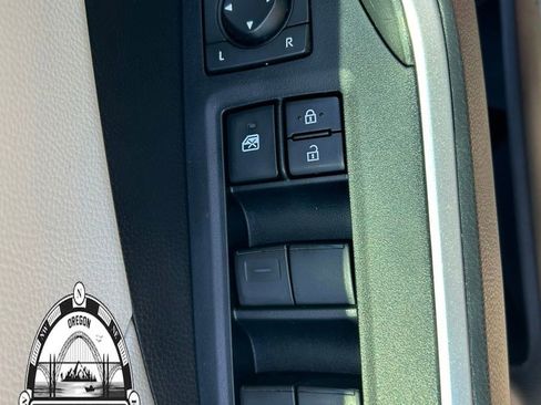 Used 2020 Toyota RAV4 XLE w/ Convenience Package AWD/4WD image 15