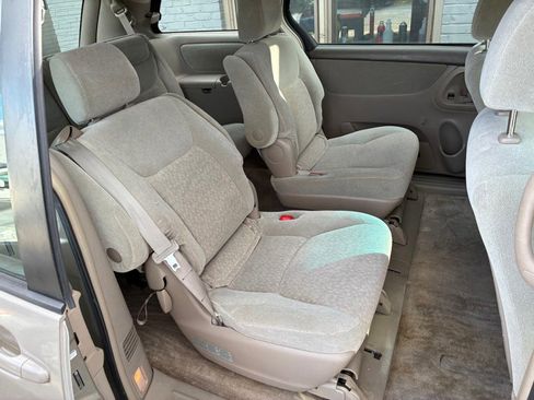 Used 2005 Toyota Sienna CE image 16