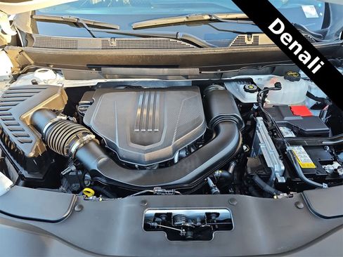 Used 2024 GMC Acadia Denali image 13