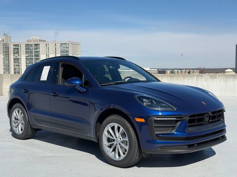 Used 2026 Porsche Macan AWD/4WD image 9