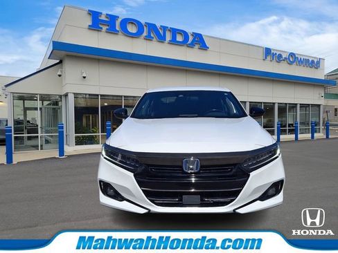 Used 2022 Honda Accord Sport image 2