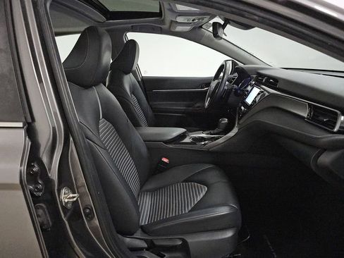 Used 2020 Toyota Camry SE w/ Convenience Package image 12