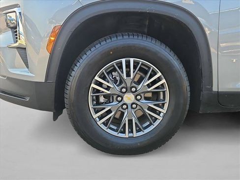 Used 2024 Chevrolet Traverse LT FWD image 25