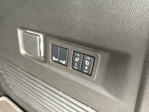 Used 2024 GMC Yukon AT4 AWD/4WD image 16