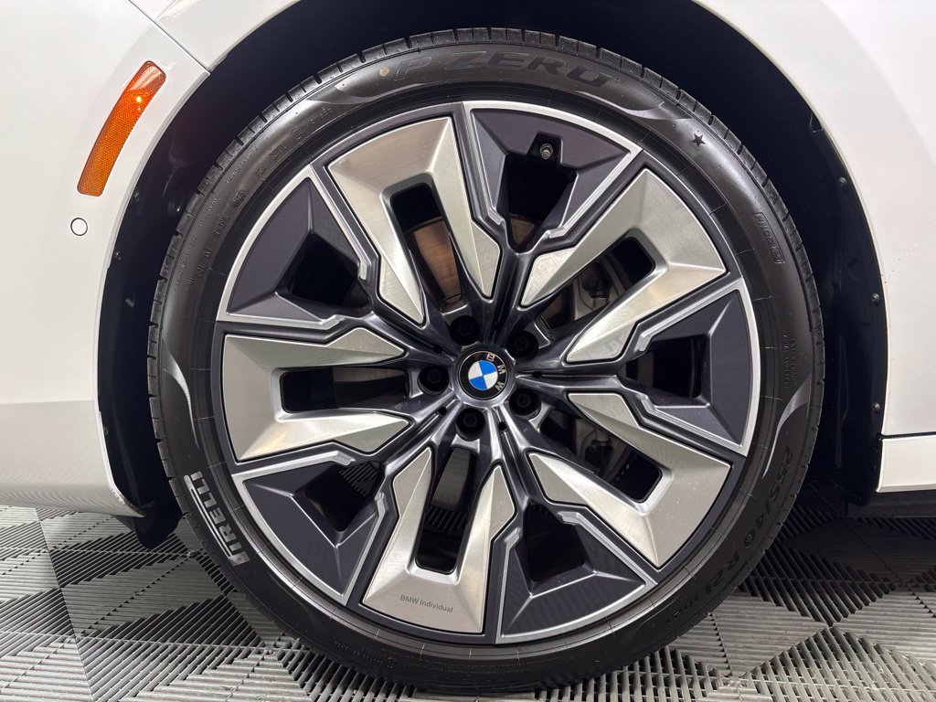 Certified 2024 BMW i7 eDrive50 w/ M Sport Package RWD image 8