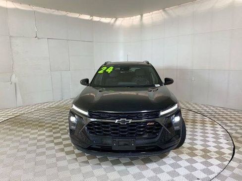 Used 2024 Chevrolet Trax RS w/ Sunroof Package FWD image 21
