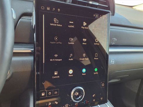 Used 2025 GMC Terrain Elevation w/ Technology Package II image 4