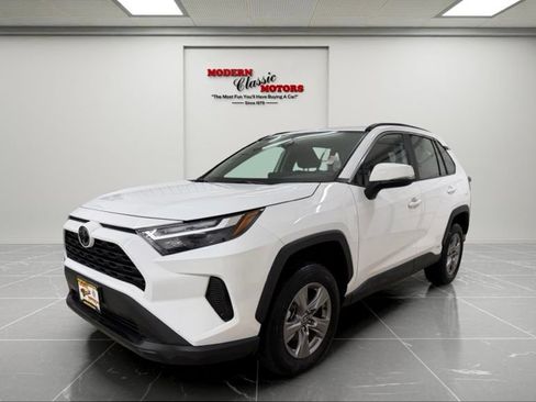 Used 2025 Toyota RAV4 XLE AWD/4WD image 3