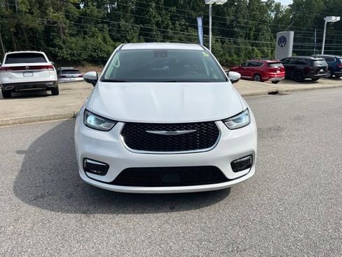 Used 2023 Chrysler Pacifica Touring-L FWD image 36
