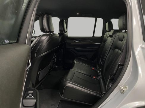 Used 2024 Jeep Grand Cherokee Limited w/ Black Appearance Package image 29