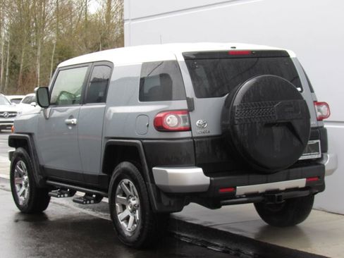 Used 2014 Toyota FJ Cruiser 4WD w/ Upgrade Package image 5