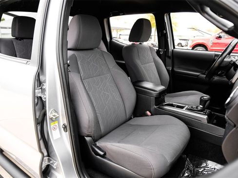 Used 2019 Toyota Tacoma TRD Off-Road image 31